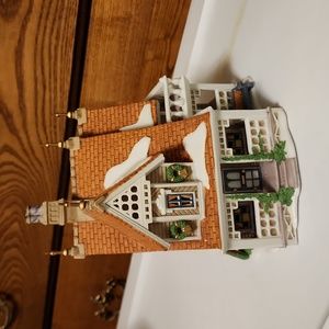 New England Christmas Village Bob White Cottage